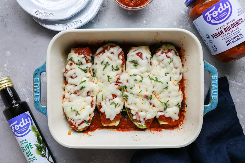 Gefüllte Zucchinihälften mit Bolognese und überbackenem Mozzarella