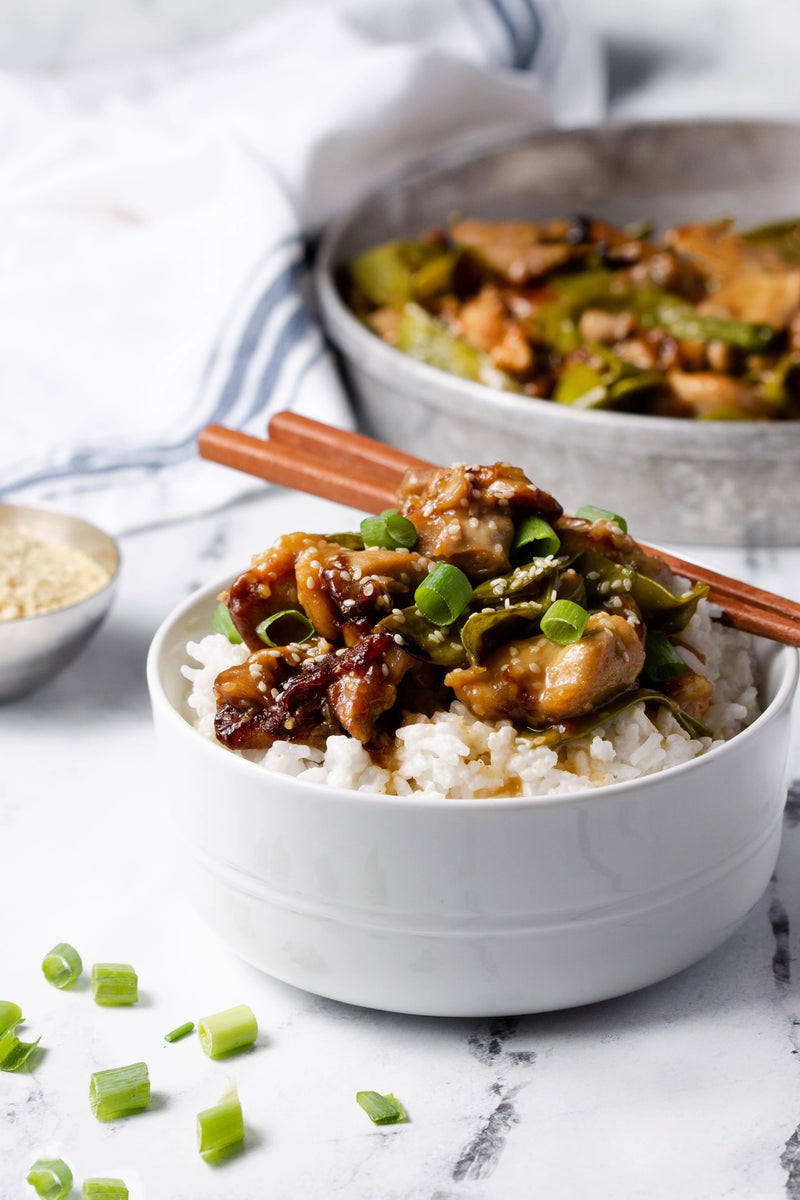 Glasierte Sesam-Ingwer-Pouletwürfel mit Kokosreis