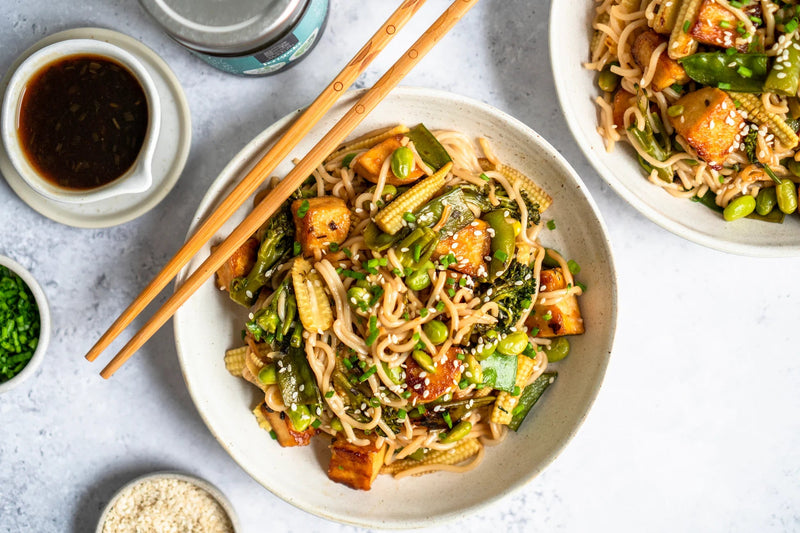 Teriyaki Stir-Fry mit knusprigem Tofu und Gemüse, low FODMAP